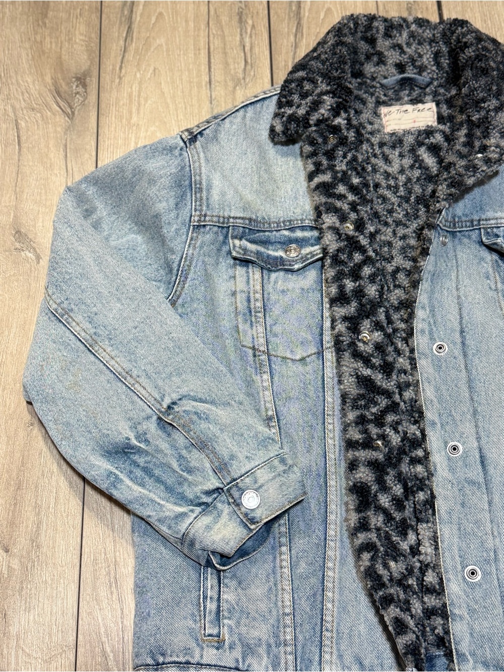 Free People Denim Oversized Leopard Sherpa Trucker Jacket Small - Picture 5 of 16